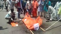 शाहजहांपुर: भगवा कलर में फूंका गया चीनी राष्ट्रपति का पुतला, पुलिस प्रशाशन मौन