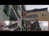 Ora News - Panik në Durrës, banesa përfshihet nga flakët, kur banorët ishin brenda në ndërtesë