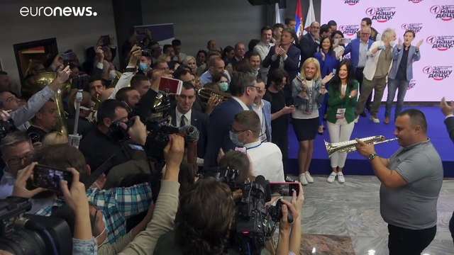 Aleksandar Vučić reforça poder na Sérvia