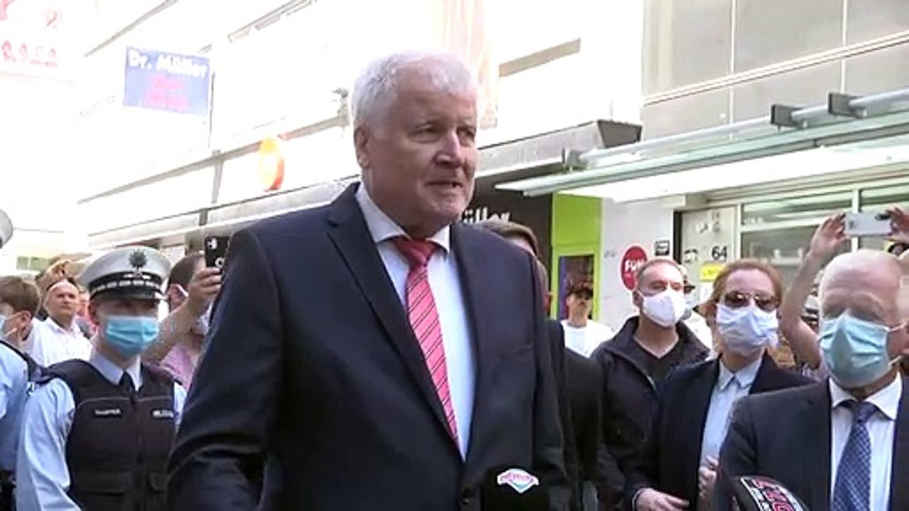 Stuttgart: Seehofer fordert harte Strafen für Randalierer