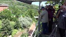 Nilüfer Belediye Başkanı Turgay Erdem, sel felaketinden etkilenen Yenisölöz’ü ziyaret etti