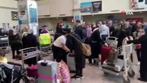 Kayseri havaalanında sosyal mesafe hiçe sayıldı