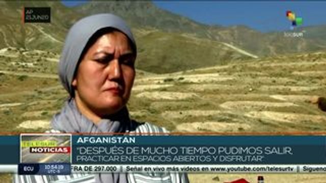 En Afganistán practican yoga en el Día Internacional de la disciplina
