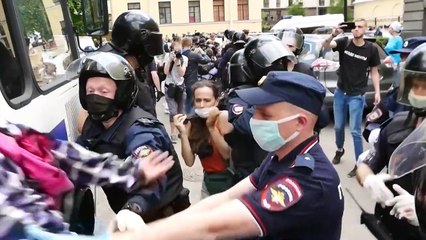 Rússia condena dois militantes de extrema esquerda