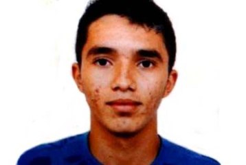 Mãe chora ao relembrar de morte do filho em colégio de Cajazeiras
