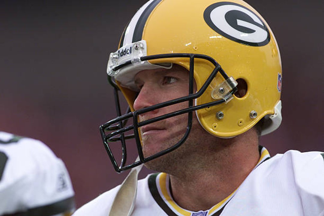 Brett Favre Calls Colin Kaepernick a 'Hero'