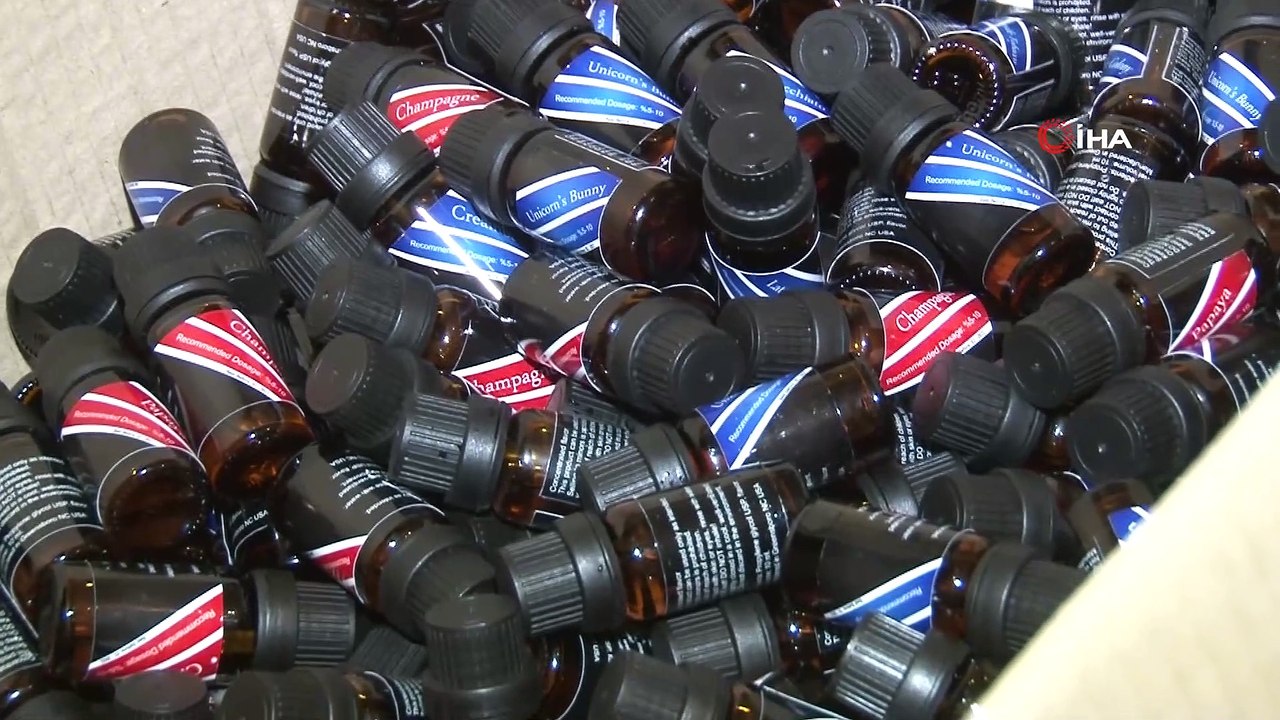 İzmir'de villaya kaçak elektronik sigara baskını...2 bin 500 liraya kiralanan villadan 5 milyon liralık kaçak ürün çıktı