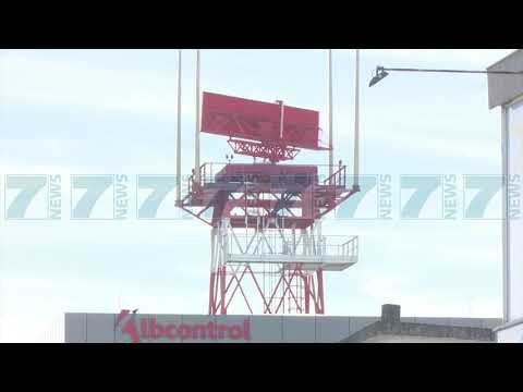 AEROPORTI HAPET ME KUFIZIME, UDHETOJNE ATA ME PASAPORTA TE HUAJA - News, Lajme - Kanali 7