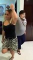 El video viral donde Diego Maradona se baja los pantalones para bailar con Ojeda