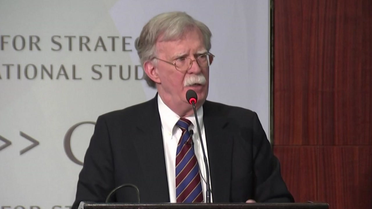 볼턴 회고록 내일 출간...백악관, 400곳 수정·삭제 요구 / YTN