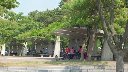 [날씨] 오늘도 30℃ 넘는 무더위...내일 전국 장마권 / YTN