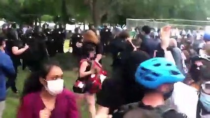 George Floyd protestoları sürüyor; Polis Washington'da protestoculara müdahale etti