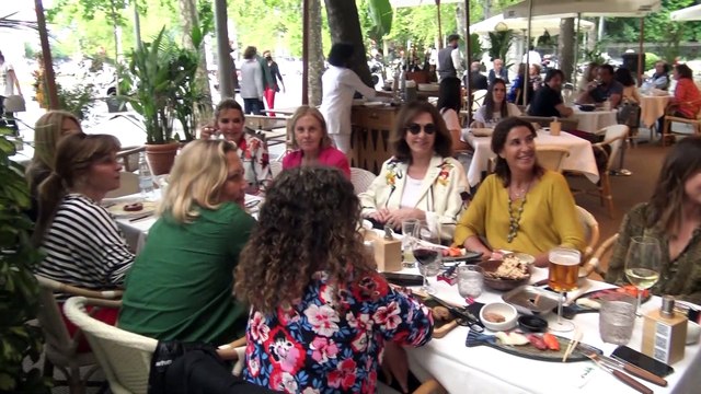 Ana Rosa Quintana queda para cenar con unas amigas de trabajo