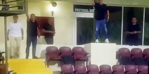 Ahmet Ağaoğlu beraberlik sonrası çılgına döndü; Alanyaspor çalışanlarına saldırdı!