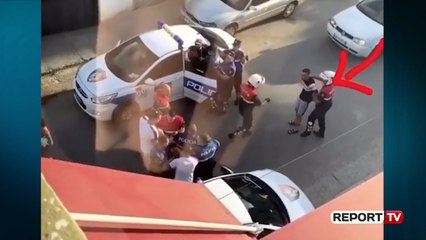 Report TV - Pezullohen dy efektivë policie në Tiranë! Njëri goditi të riun e prangosur