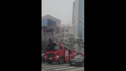 [속보] 서울 충무로역 인근 세종빌딩 외벽 화재...진압 중 / YTN