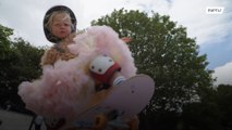 Bebê em rodas! Menina de três anos é a sensação do skate da Inglaterra