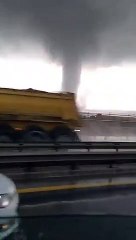 Çatalca ve Hadımköy'de hortum oluştu