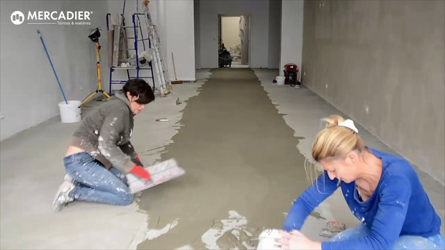 Vidéo Tuto Mercadier - Application d'un Béton Ciré Taloché EBC au sol - Chantier de Bordeaux