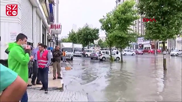 Esenyurt'ta dere taştı, araçlar mahsur kaldı