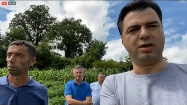 Basha në Zall-Bastar/ Bisedon me fermerët për tokat dhe koston e punës