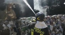 Trevi (PG) - Incendio alla cartiera, a fuoco carta da macero (23.06.20)