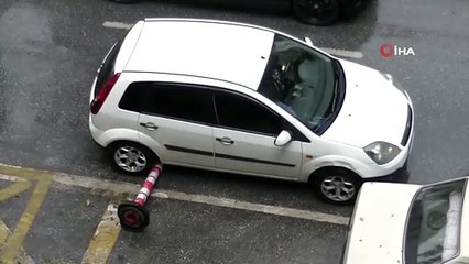 Hem yol ortasına park etti, hem de el frenini çekmeyi unuttu