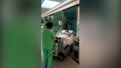 Sale de la UCI una mujer de 75 años tras 96 días ingresada