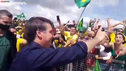 Justiça brasileira obriga Jair Bolsonaro a usar máscara