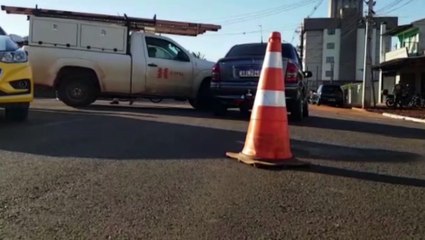 Veículos se envolvem em acidente no Bairro Santa Cruz