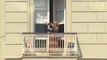 Ciudadanos anónimos retratan desde sus balcones la dura realidad de la pandemia