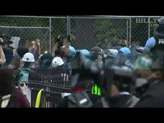 SHBA, SULMOHET STATUJA E ANDREW JACKSON, PERLESHJE ME POLICINE - News, Lajme - Kanali 7