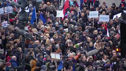 Elzárná a pénzcsapokat a demokrácia védelmében az igazságügyi biztos