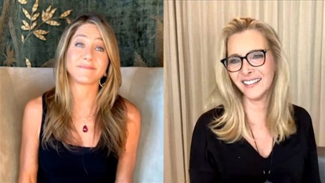 Jen Aniston & Lisa Kudrow reden von Friends und kichern hysterisch