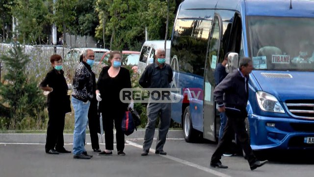 Pamjet e pasagjerëve me maska te terminali i Jug-Lindjes, sot rinis punën transporti ndërqytetas