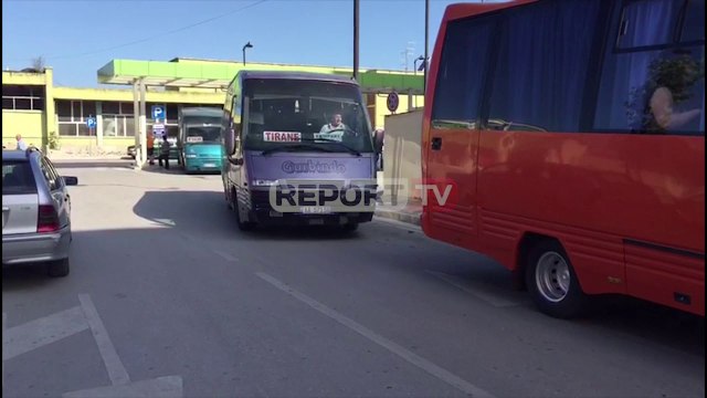 Report TV - Transporti në Fier rinis punën, ankohen drejtuesit e mjeteve: Nuk ka pasagjerë