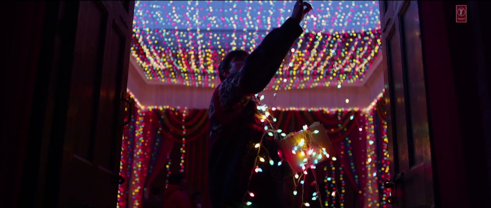 Queen_London_Thumakda_Full_Video_Song_Kangana_Ranaut