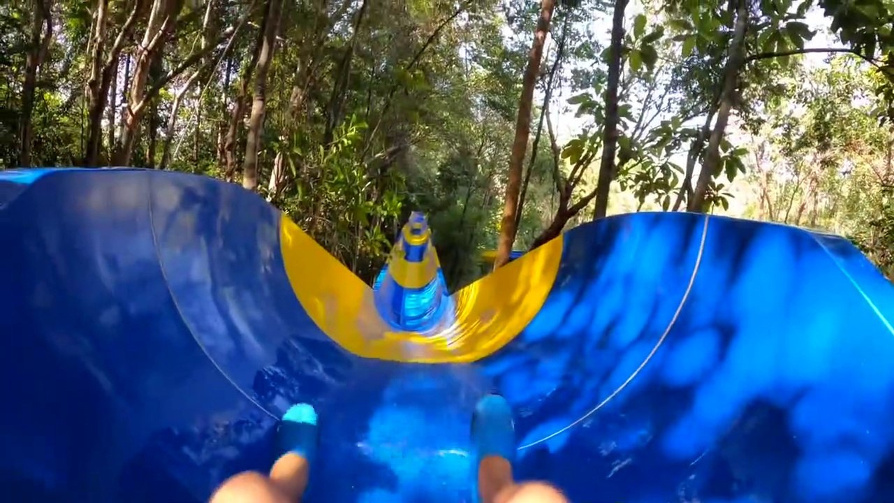 Le plus long toboggan aquatique du monde au parc à thème Escape en