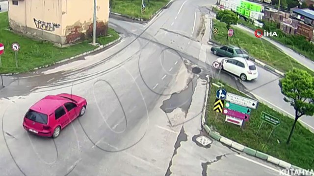 Yurtta meydana gelen trafik kazaları mobese kameraları tarafından böyle görüntülendi
