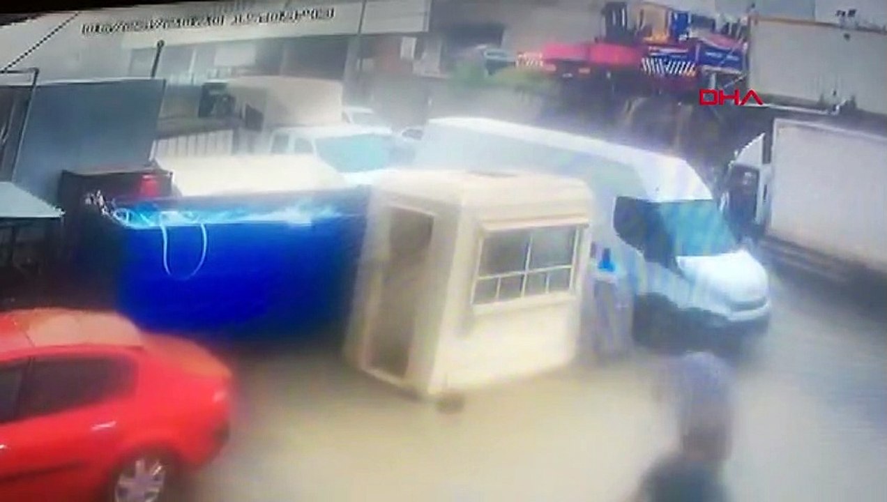 Esenyurt’ta toprak kayması meydana geldi