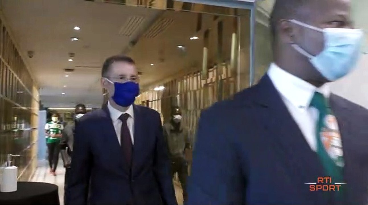 Omnisports | Fimada : Remise de kits sanitaires et alimentaires aux clubs