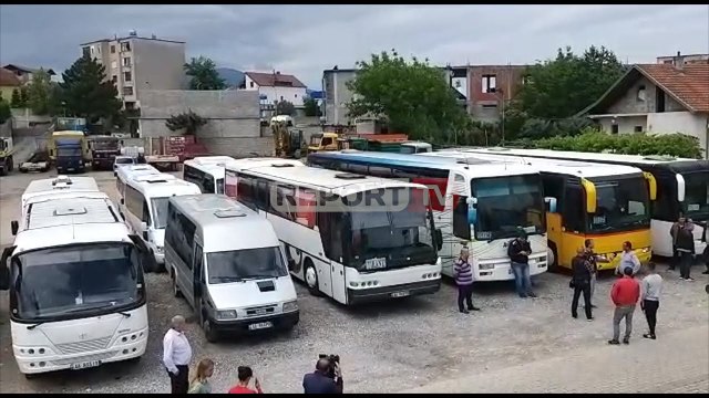 Report TV - Nuk nis Transporti Publik në Kukës, protestë në orën 11:00