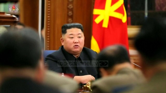 Top News - Koreja e Veriut pezullon planet ushtarake kundër Jugut