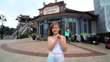 Sophia  Isabella na Disney Fazendo Penteados das Princesas da Disney
