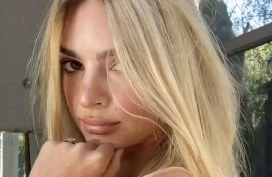 Emily Ratajkowski dyes her hair blonde