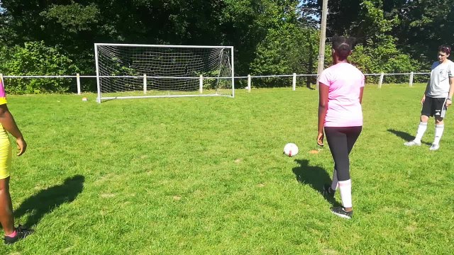 Mouscron : deuxième entraînement pour l'équipe féminine de Fedasil