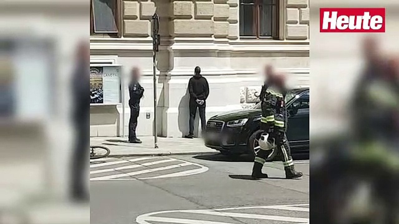 Mann rief 'Allahu Akbar' und stürmte ins Wiener Rathaus