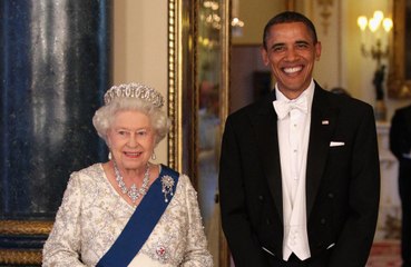 Rainha Elizabeth foi às lágrimas ao receber presente de Obama durante visita