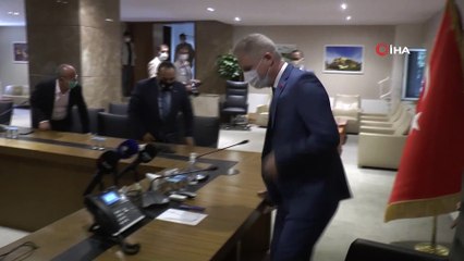 Salgın sürecinde gönüllü görev alan Suriyeli doktorlara plaket verildi