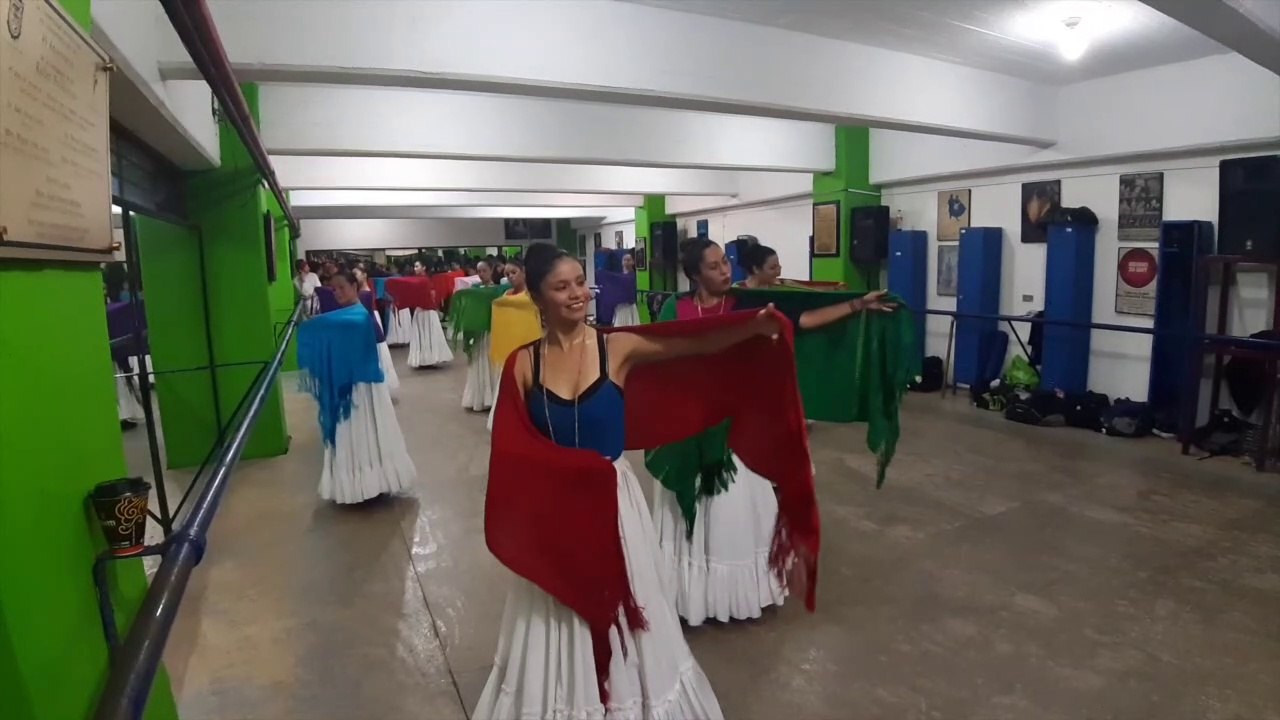 Ensayo del Ballet Folklórico de la Universidad Veracruzana SON JAROCHO Zapateado Mexicano